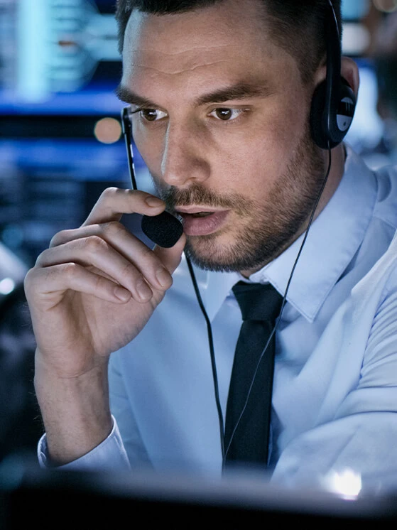 monitoring-agent-with-headset